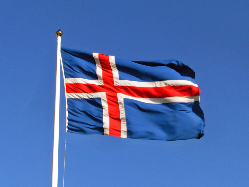 ÍSLENSKI FÁNINN - saumaður
