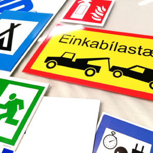 Skilti úr C-bond plötum